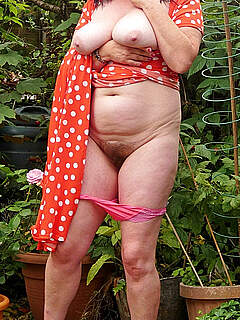 29030 gorgeous MILFs photos