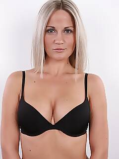 48820 great hooters photo